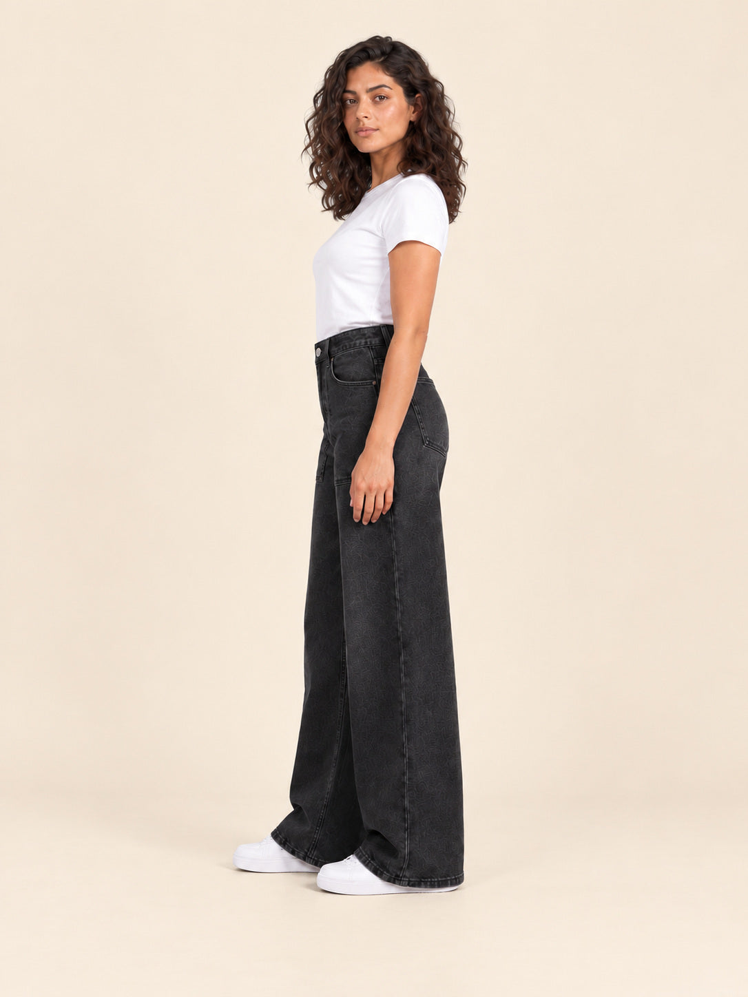 Patch-Pocket Wide-Leg Jeans — Washed Black